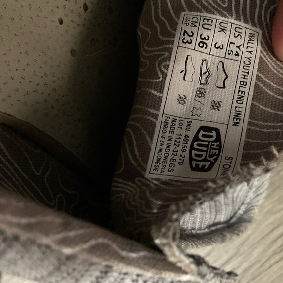 Youth size 4 Hey Dudes - Picture 3 of 3